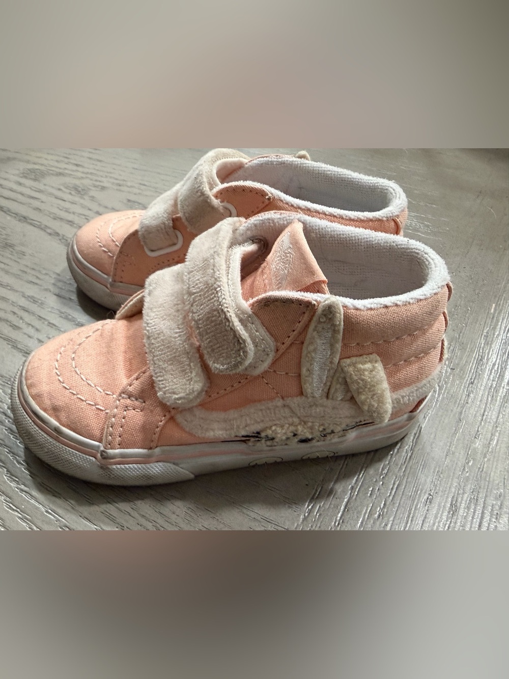 Vans Kids Peach Canvas Velcro Sneakers